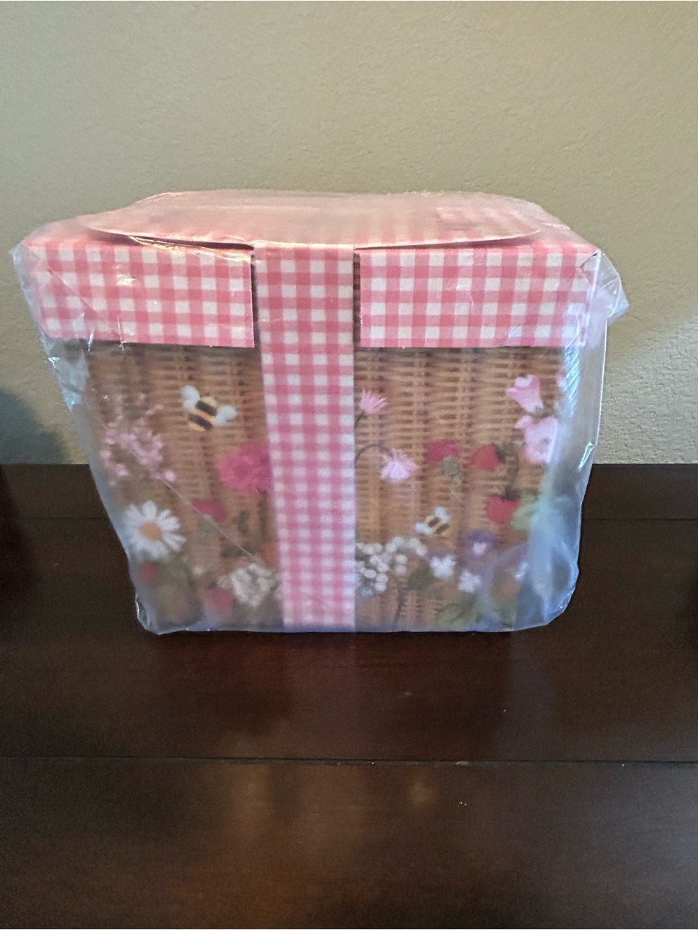 Bath & Body Works Pink Gingham Gift Set with Floral Candle & Fragrance All new. - Picture 3 of 12